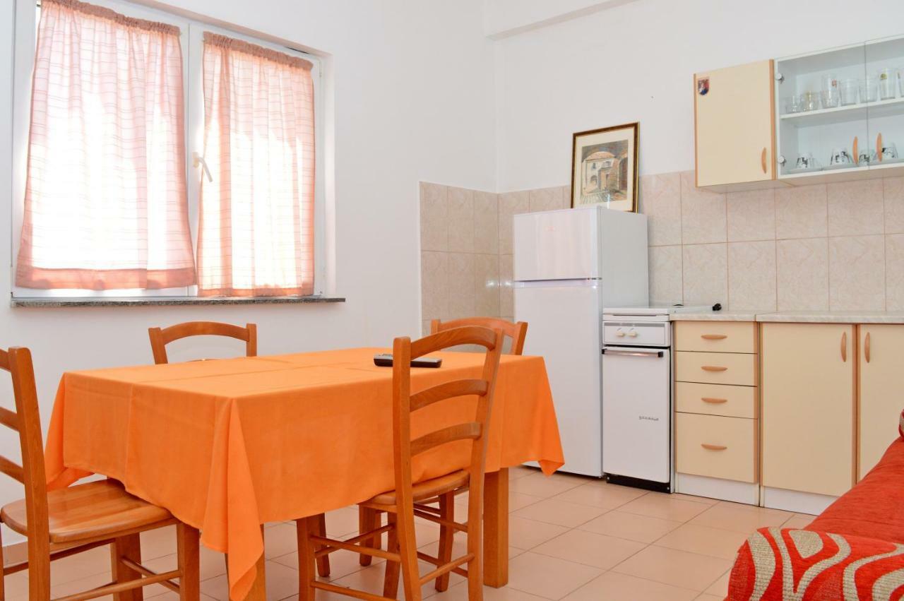 Apartments Macak Novalja Exterior photo