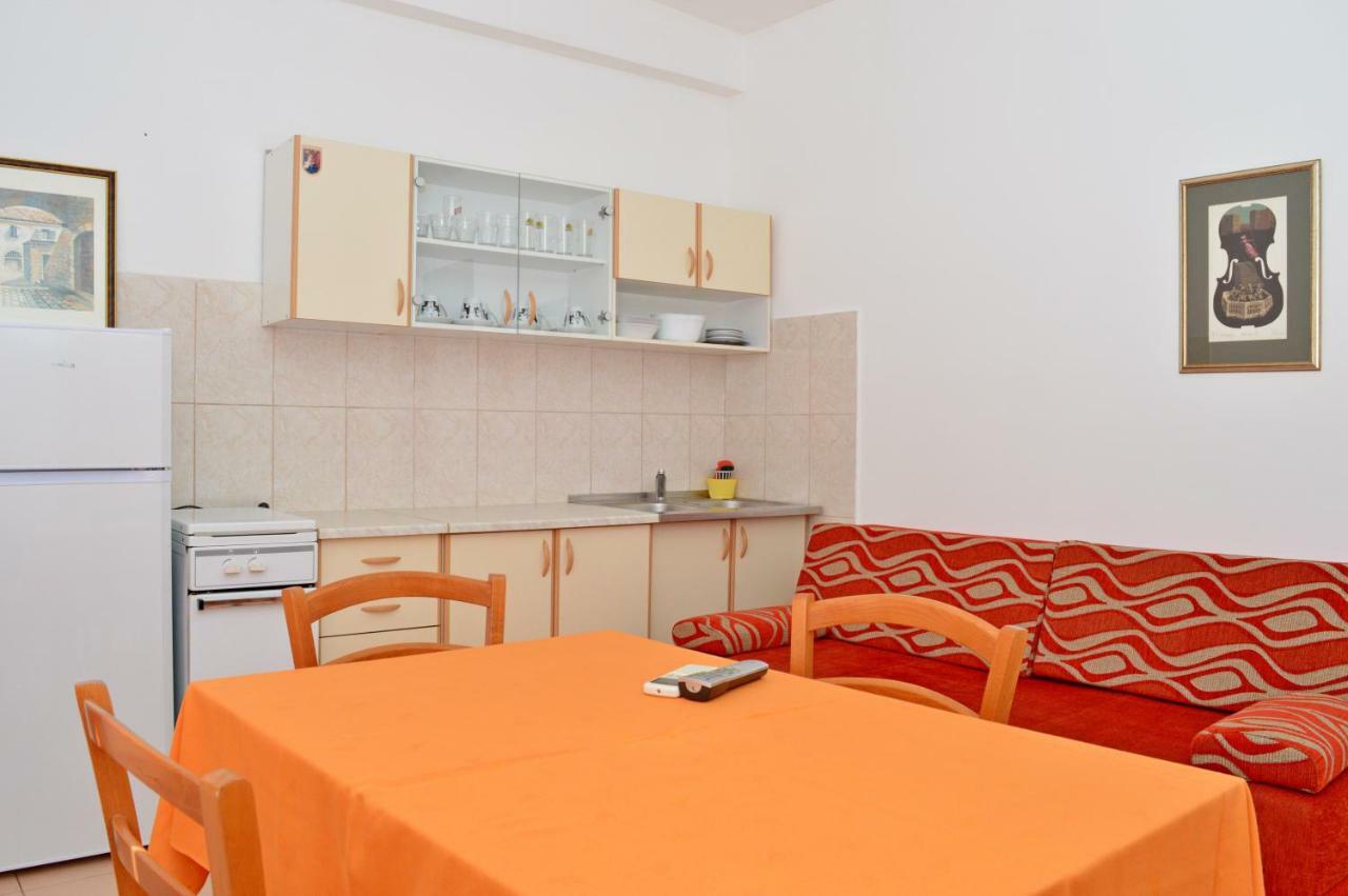 Apartments Macak Novalja Exterior photo